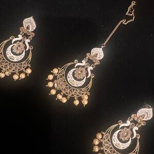Elegant Gold and Cream Jewelry Set